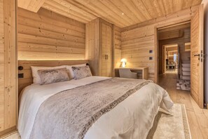 5 quartos, ferros/tábuas de passar roupa, berço de viagem, Wi-Fi