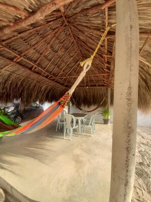 Outdoor dining - Cabaña playa dorada (San antero)
