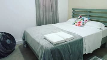 2 quartos, ferros/tábuas de passar roupa, Wi-Fi, roupa de cama