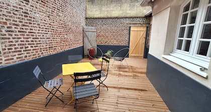 En Hypercentre, au Calme, Avec Cour Privative Aménagée, Appartement Rénové
