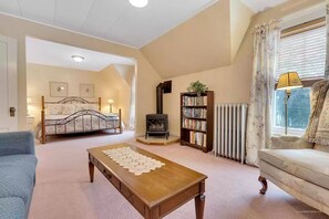 Harrison Suite | Individually decorated, individually furnished, iron/ironing board - Greenwood Manor Inn (Harrison)