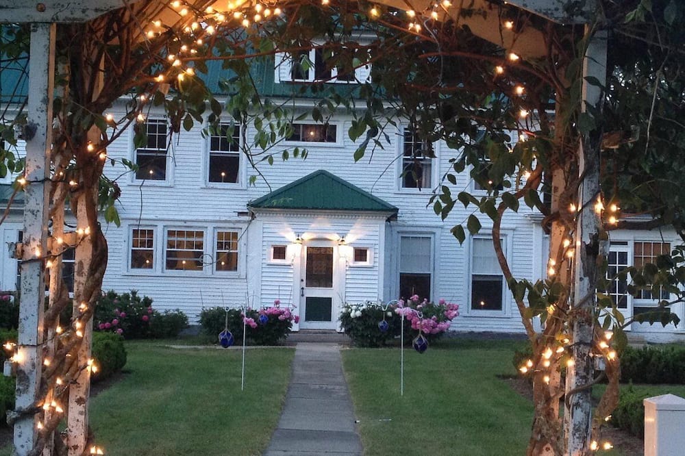 Greenwood Manor Inn