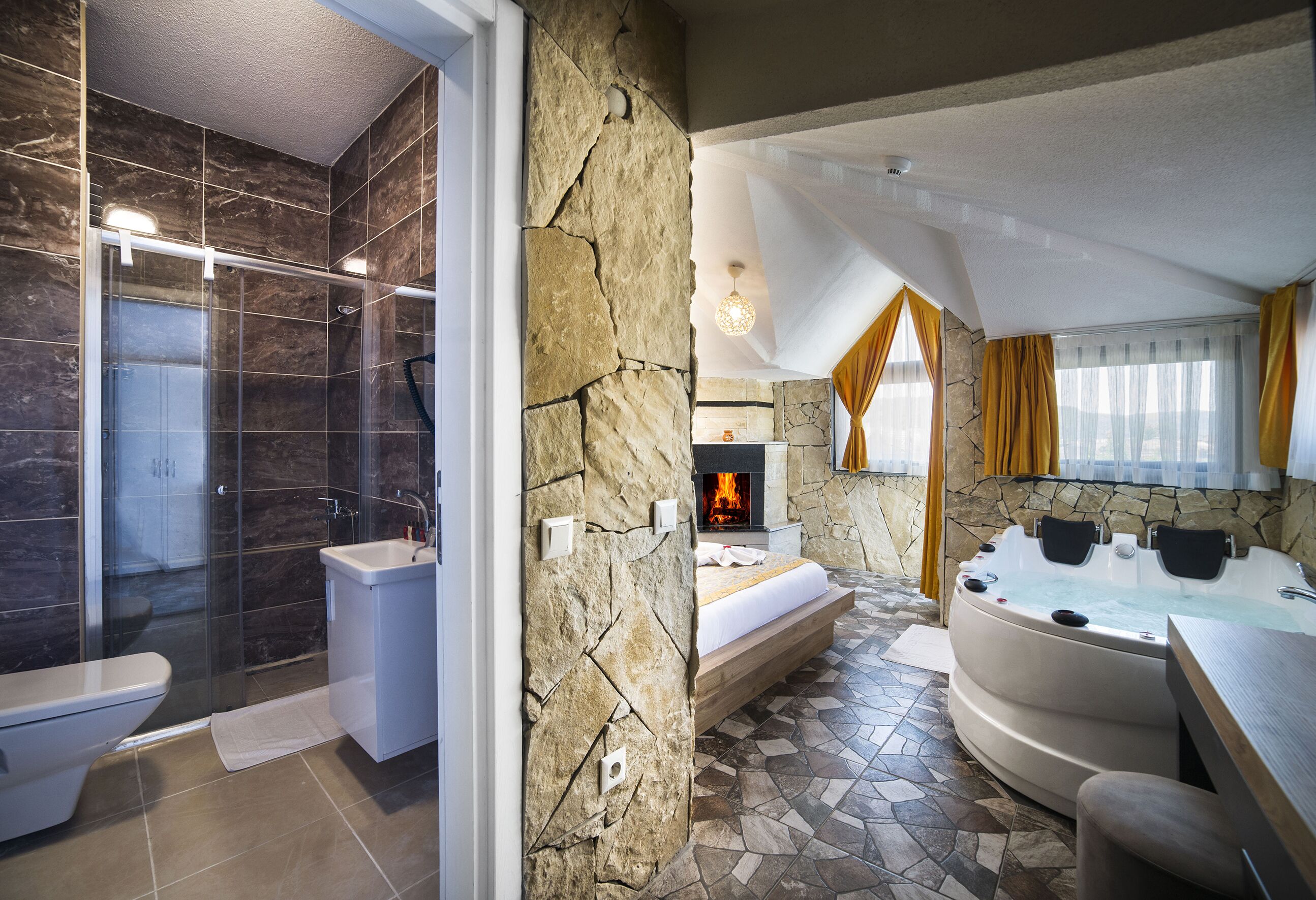 独特客房 | 埃及棉床单、高档床上用品、客房内保险箱、熨斗/熨板