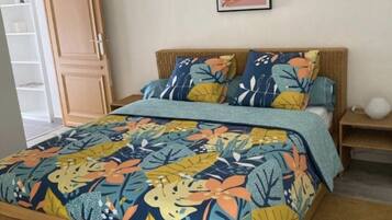 1 bedroom, iron/ironing board, travel crib, WiFi