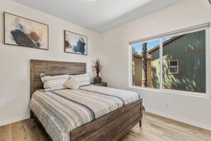 3 bedrooms, desk, iron/ironing board, free WiFi