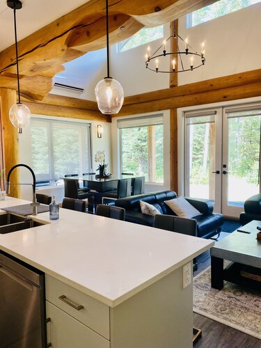 Cozy Kelowna Cabin #5  - Sleeps 14 with private hot tub