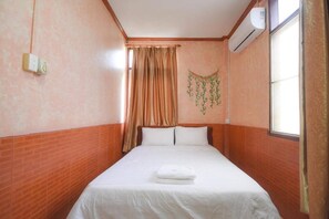Traditional Double Room | Bed sheets - Intouch vientiane (Vientiane)