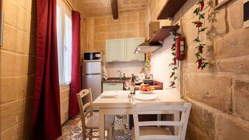 Full-size fridge, stovetop, electric kettle, cookware/dishes/utensils