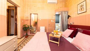 1 bedroom, individually decorated, individually furnished, desk