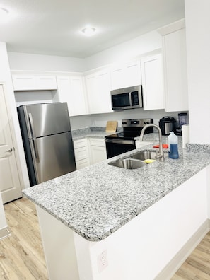 Fridge, microwave, oven, stovetop - Comfort townhouse: A Cozy Home near SeaWorld & Lackland AFB in San Antonio (San Antonio)