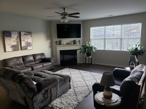 Smart TV, fireplace - Great family-sized Masters rental for a 20min travel to the competition. (Graniteville)