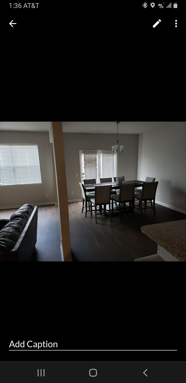 Dining - Great family-sized Masters rental for a 20min travel to the competition. (Graniteville)