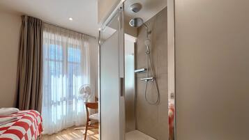 Economy Room | Bathroom