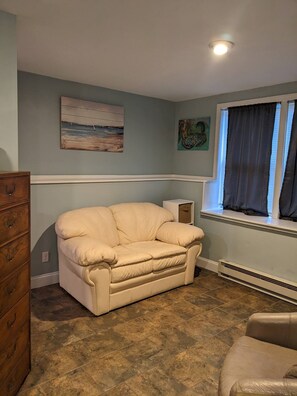 Living area - Dog Friendly, 3 Bedroom & 2 full bath, only 5 minute drive to 
Beaches!  (South Kingstown)