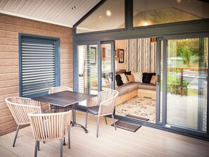 تناول الطعام بالخارج