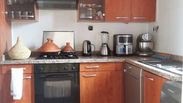 Kjøleskap, ovn og brødrister