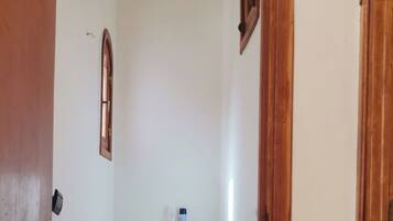 Hårføner, håndklær, såpe og toalettpapir