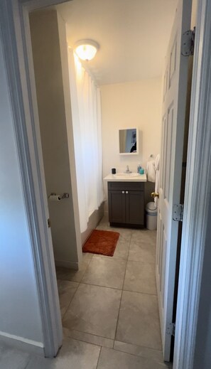 Hair dryer, towels, soap, shampoo - Monkey Sea House, Unit 2 (Mount Thompson)