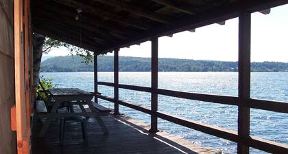 WATERFRONT COTTAGE in VT's Northeast Kingdom on pristine Echo Lake!