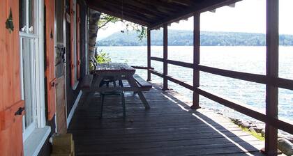 WATERFRONT COTTAGE in VT's Northeast Kingdom on pristine Echo Lake!