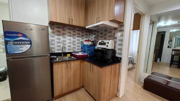 City Condo, 2 Bedrooms, Non Smoking, City View | Living area