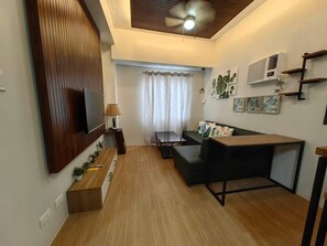 City Condo, 2 Bedrooms, Non Smoking, City View | Living area