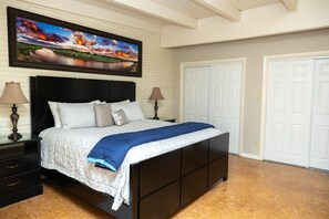 6 chambres, fer et planche à repasser, lit parapluie, Wi-Fi gratuit