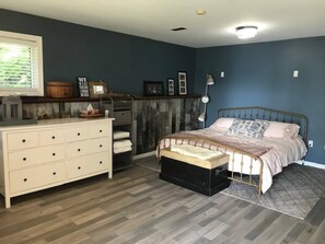 4 bedrooms, iron/ironing board, free WiFi, bed sheets