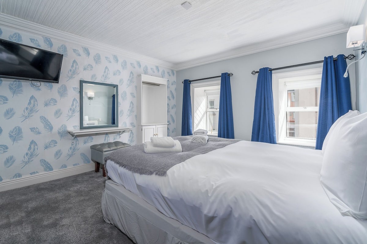Standard Double Room | Desk, laptop workspace, WiFi (free), bed sheets