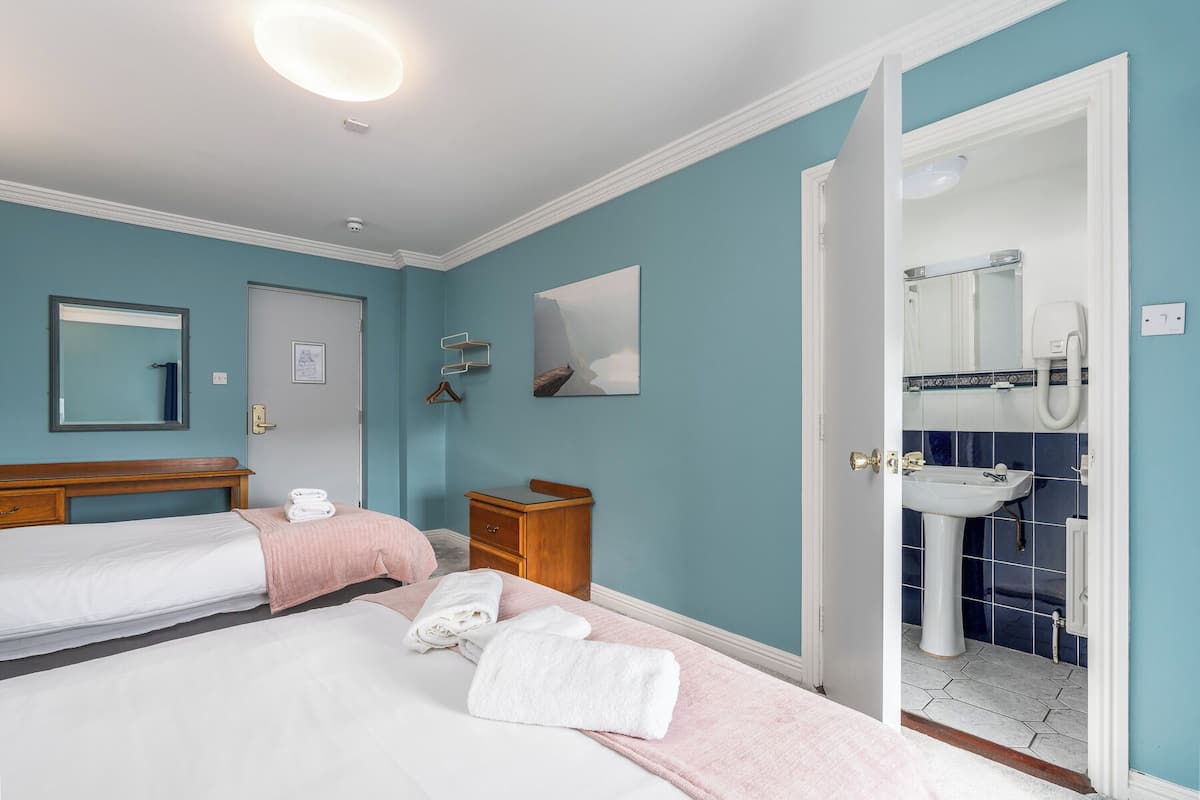 Standard Triple Room | Desk, laptop workspace, WiFi (free), bed sheets