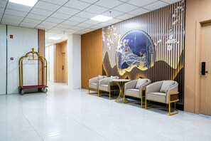 Coin salon dans le hall