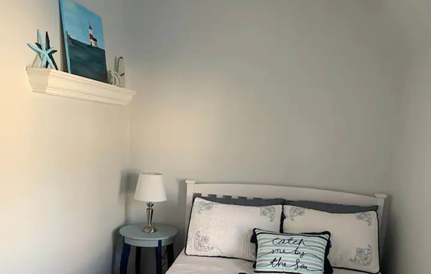 Private Beach Cottage-5 minute walk to the sand! Private fenced in yard.