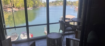 Lake Keowee Waterfront Town Home - 3 Bdrm, 3.5 Bath 7 Miles from Clemson Stadium