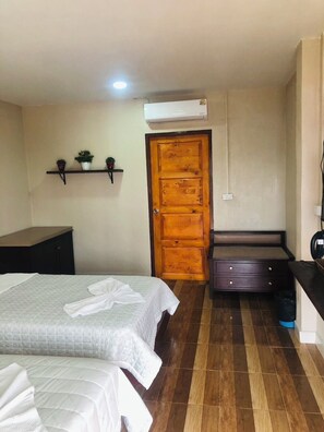 Basic Twin Room | Free WiFi, bed sheets - SS GUESTHOUSE (Bang Phli)