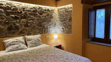 4 slaapkamers, een strijkplank/strijkijzer, beddengoed