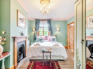 7 室のベッドルーム、WiFi (無料)、ベッドシーツ