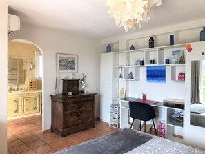 4 camere, ferro/asse da stiro, Wi-Fi gratuito, lenzuola