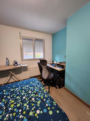 4 bedrooms, iron/ironing board, free WiFi, bed sheets - Maison Pour les JO, 10 Minutes de Stade de France (Groslay)
