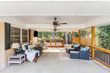 Terrace/patio. 3 bedroom 2 bathroom home with fenced yard that allows pets. The sleeping arrangements are 3 queen beds.
