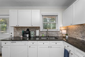 Fridge, microwave, stovetop, dishwasher