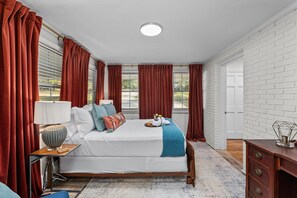 3 soverom, skrivebord, strykejern/-brett og wi-fi (inkludert)