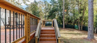 3 bedroom 2 bathroom home with fenced yard that allows pets. The sleeping arrangements are 3 queen beds.