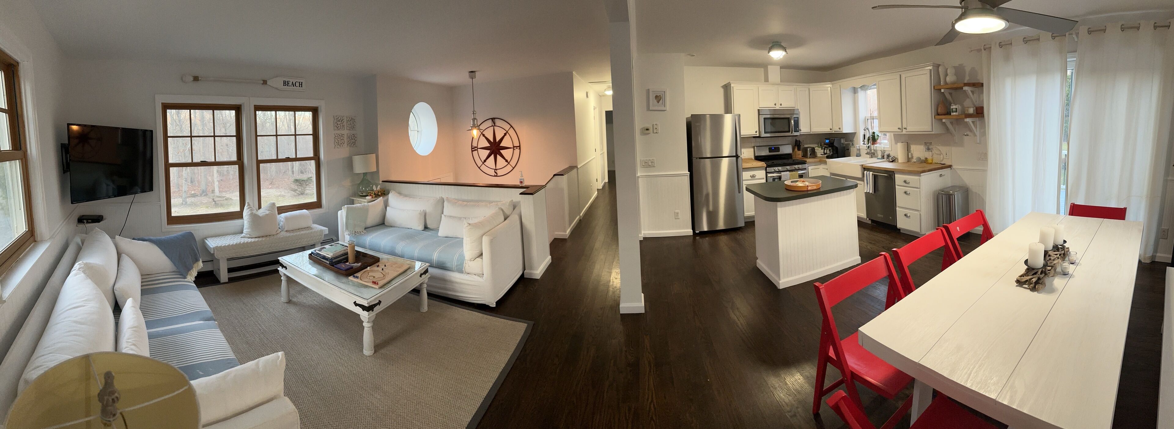 スマートテレビ、卓球台、書庫、ステレオ