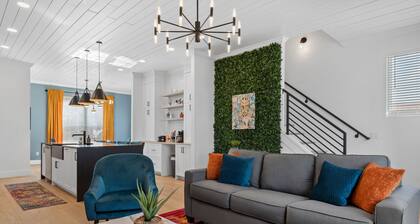 ★FREEDOM HOUSE★ Bachelor-ette dream, Rooftop Skyline Views, 3/4 mile to BROADWAY