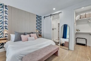 4 bedrooms, iron/ironing board, travel cot, WiFi - ★FREEDOM HOUSE★ Bachelor-ette dream, Rooftop Skyline Views, 3/4 mile to BROADWAY (Nashville)