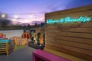 Property grounds - ★FREEDOM HOUSE★ Bachelor-ette dream, Rooftop Skyline Views, 3/4 mile to BROADWAY (Nashville)