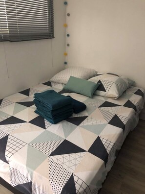 1 habitación, tabla de planchar con plancha, wifi y ropa de cama 