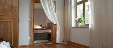 2 bedrooms, desk, iron/ironing board, WiFi