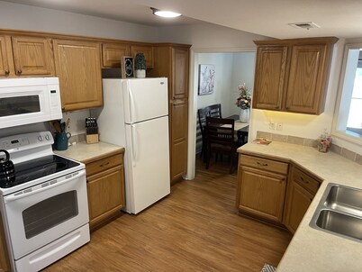 Terrific Townhome w/fenced in yard and patio