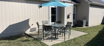 Terrific Townhome w/fenced in yard and patio